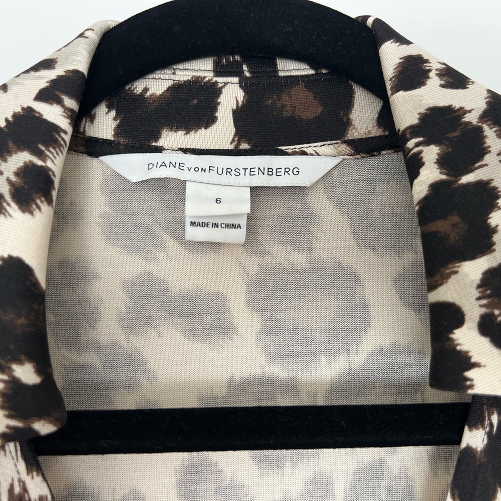 Diane Von Furstenberg Leopard Print Jump Suit Size 6- Small %100 Silk